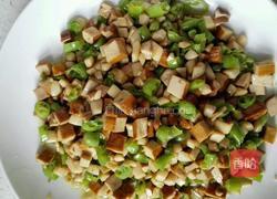 鸡腿菇炒香干的做法图解5