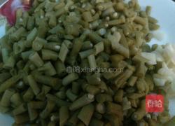 酸豆角炒鸡珍的做法图解2