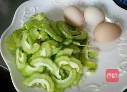 苦瓜炒鸡蛋的做法图解2