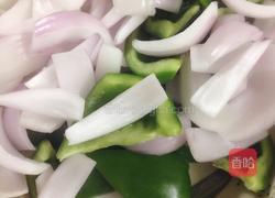 洋葱炒肉的做法图解2