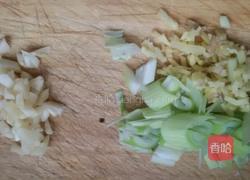 黄豆芽炒粉条的做法图解3