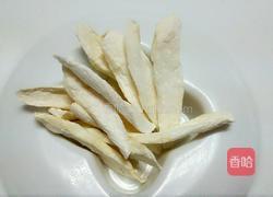 海参排骨淮山莲子百合太子参白木耳汤的做法图解2