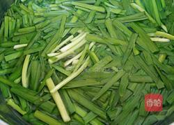 韭菜拌银鱼干的做法图解3