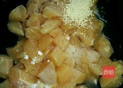 黄桃滑爽鸡丁 的做法图解2