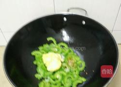苦瓜炒蛋的做法图解3