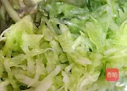快手早餐～黄瓜饼的做法图解1