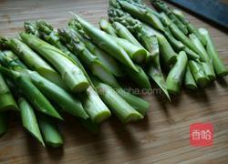 芦笋香炒虾仁的做法图解1