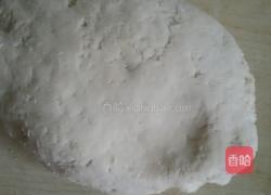 猪肉青椒馅的饺子的做法图解3