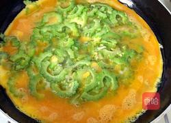苦瓜炒鸡蛋的做法图解8