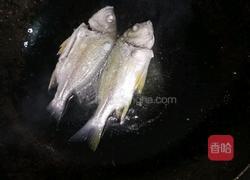 豆腐黄腊鱼汤的做法图解2