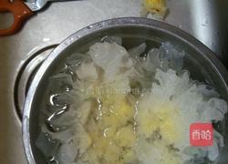 银耳莲子羹的做法图解1
