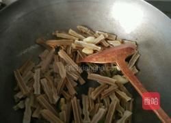 蕃茄炒荞条的做法图解3