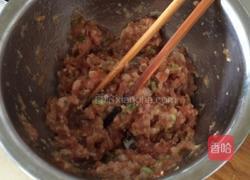 青椒猪肉馅饺子的做法图解2