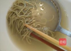鱼子酱牛排凉面的做法图解2