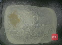 焦糖土司的做法图解1