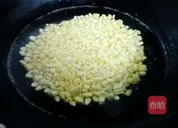 玉米猪肉炒青瓜的做法图解4
