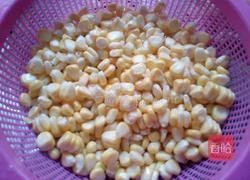玉米猪肉炒青瓜的做法图解1