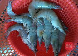 蒜焖虾的做法图解1