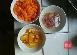 皮蛋胡萝卜瘦肉粥的做法图解2