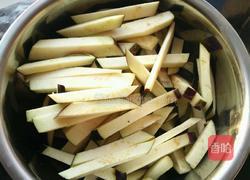 蒜香烧茄子的做法图解1