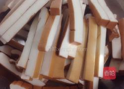芹菜炒豆干的做法图解1