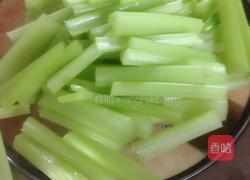 芹菜炒豆干的做法图解2