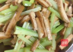 芹菜炒豆干的做法图解5