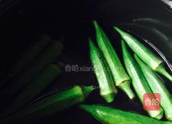 香菇蒜汁秋葵的做法图解2