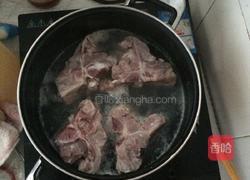龙骨秋葵汤的做法图解1