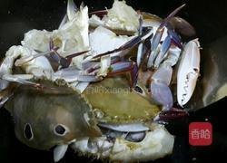 姜葱炒螃蟹的做法图解3