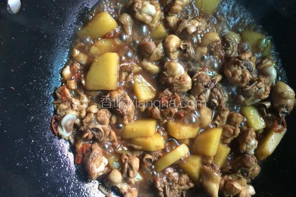 鸡腿炒土豆