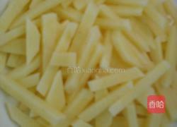 香菇焖土豆的做法图解1