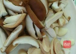 香菇包介炒火腿的做法图解2