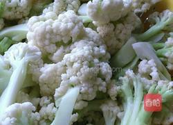 五花肉烧菜花的做法图解1