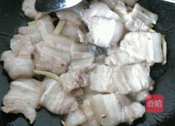 五花肉烧菜花的做法图解3