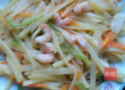 土豆丝炒虾仁的做法图解1