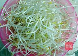 豆芽炒河粉的做法图解2