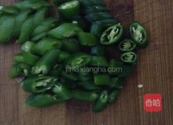 辣椒炒火腿肉的做法图解2