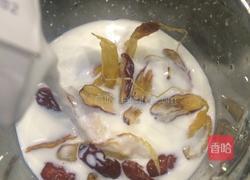 红豆牛奶花胶冻的做法图解2