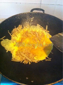 土豆丝炒鸡蛋家庭做法 MjUwX2MxXzA