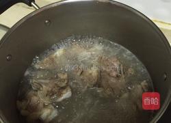 莲藕排骨汤的做法图解1