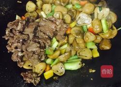 草菇炒牛肉的做法图解9