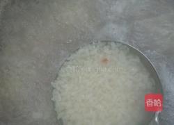 冰糖枸杞阴米粥的做法图解1