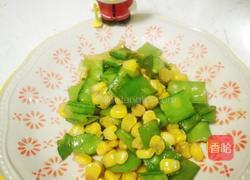 鹅黄嫩绿-荷兰豆炒玉米粒的做法图解6