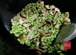 冬菇瘦肉炒毛豆的做法图解7