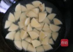 土豆炒鸡的做法图解2