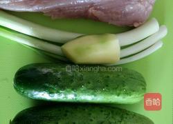 黄瓜肉饺子的做法图解1