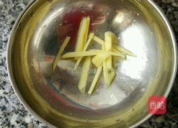 黄花菜煮鸡肉的做法图解2