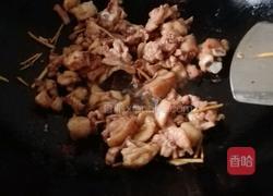 黄花菜煮鸡肉的做法图解7