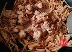 黄花菜煮鸡肉的做法图解10